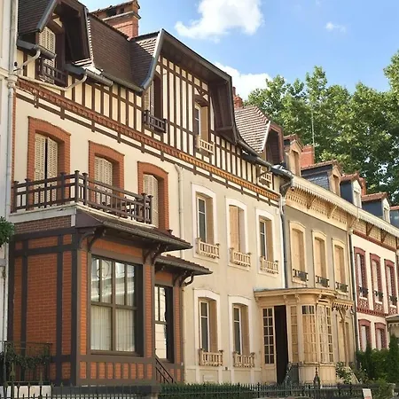 Centre De Vichy, Entree Autonome בית נופש וישי
